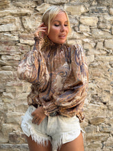 Load image into Gallery viewer, VICKY BLOUSE/ cafe latte paisley