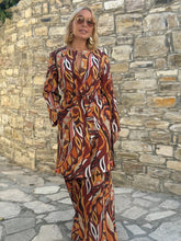 Load image into Gallery viewer, LIGHT COAT/ 60’s style print jeans