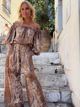 Load image into Gallery viewer, CARMEN BLOUSE/ cafe latte paisley