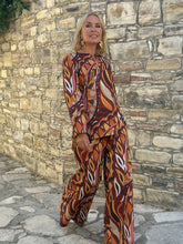 Load image into Gallery viewer, FLARED JEANS / 60’s style print jeans