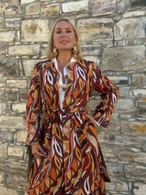 Load image into Gallery viewer, LIGHT COAT/ 60’s style print jeans