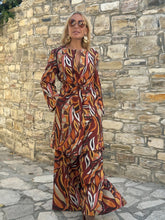 Load image into Gallery viewer, FLARED JEANS / 60’s style print jeans