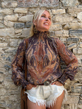 Load image into Gallery viewer, VICKY BLOUSE/ caramel brown paisley