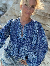 Load image into Gallery viewer, NOMAD BLOUSE / navy blue floral print