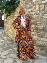 Load image into Gallery viewer, LIGHT COAT/ 60’s style print jeans