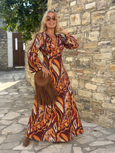 Load image into Gallery viewer, DIVA MAXI DRESS/ 60’s style print jeans