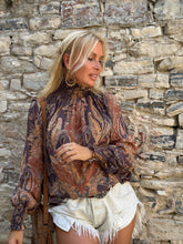 Load image into Gallery viewer, VICKY BLOUSE/ caramel brown paisley
