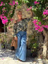 Load image into Gallery viewer, CARMEN BLOUSE/ green paisley