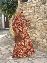 Load image into Gallery viewer, DIVA MAXI DRESS/ 60’s style print jeans