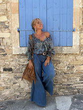 Load image into Gallery viewer, DREAM BLOUSE / brown and blue paisley