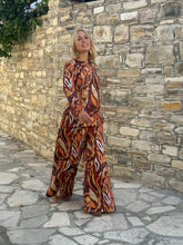 Load image into Gallery viewer, FLARED JEANS / 60’s style print jeans