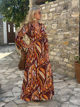 Load image into Gallery viewer, DIVA MAXI DRESS/ 60’s style print jeans