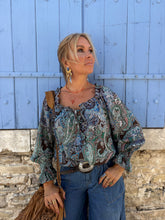 Load image into Gallery viewer, DREAM BLOUSE / brown and blue paisley